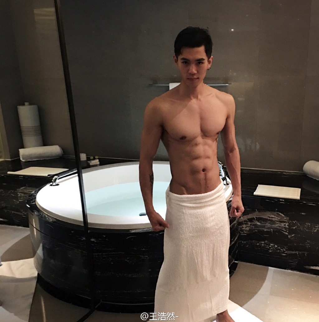 泰国医生肌肉帅哥健身运动男模Phitsanulok | 男嗨之家
