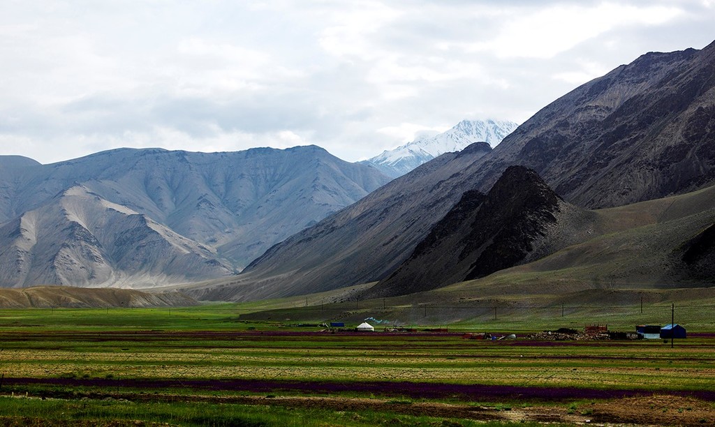 风和日丽的新疆塔县旖旎风光 感受美景在路上(图2)