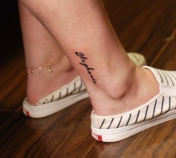 可爱女生脚踝英文纹身图片