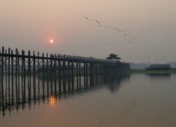缅甸乌本桥日出壁纸图片