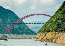 重庆巫峡高山大桥震撼美景图片