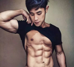 完美胸肌腹肌马来西亚胖子变肌肉男