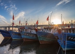 旭日东升的北塘渔港迷人景色